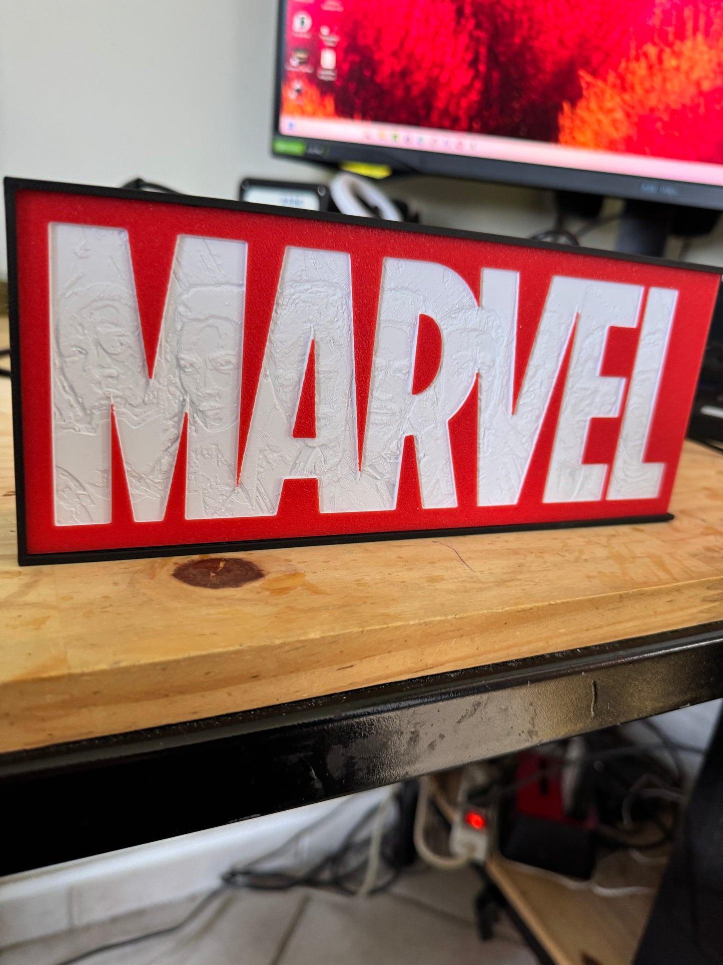 lampe Marvel 3D en litophanie ambiance rouge