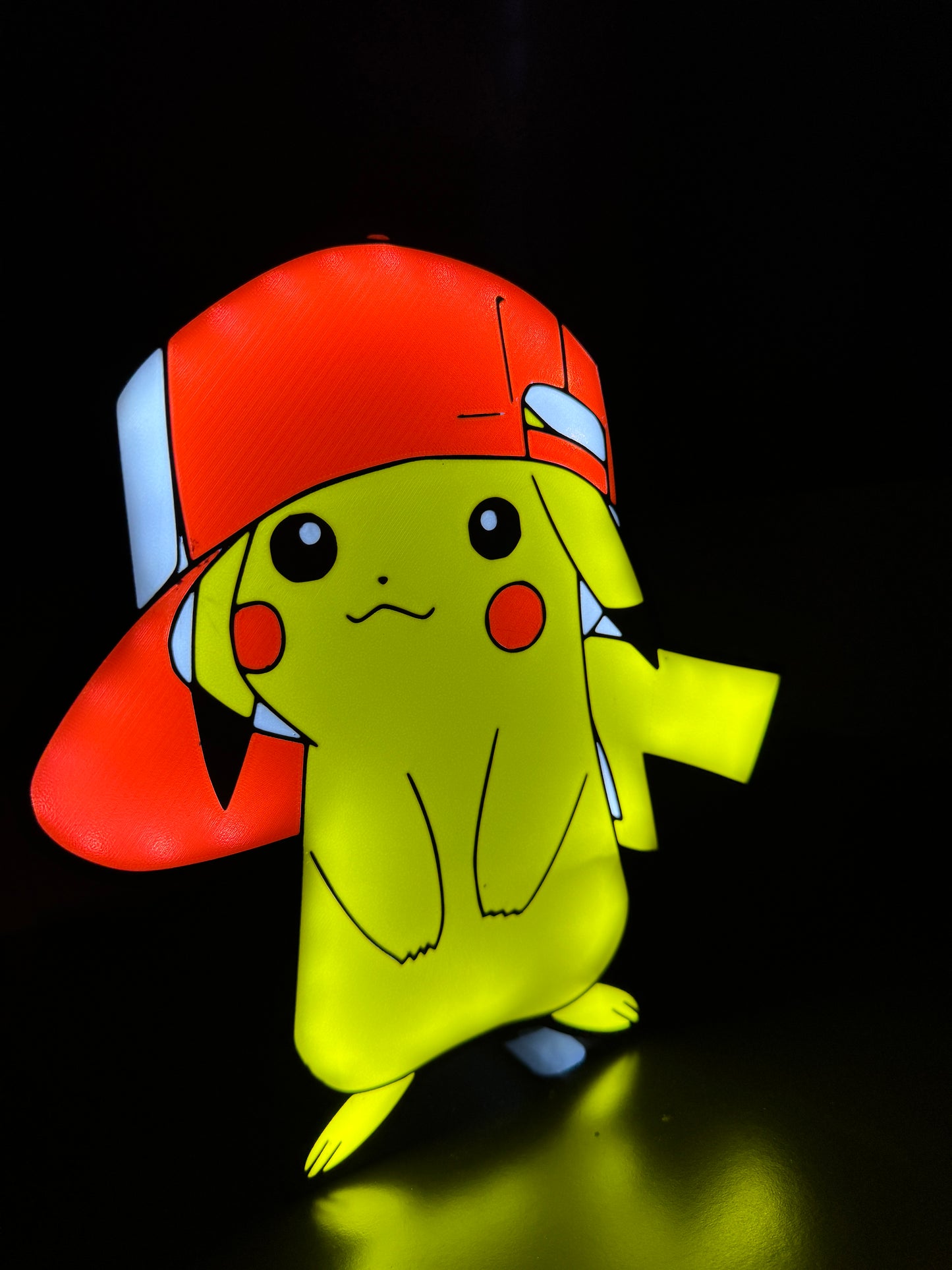 Pokémon-Mützenlampe – 3D-LED-Leuchtkasten | Schwarz-Rot-Weiß-Gelb-Design | USB