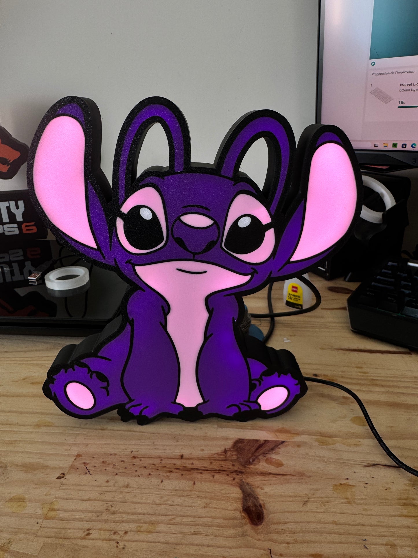 Lampe fond noir Angel pour fans de Disney