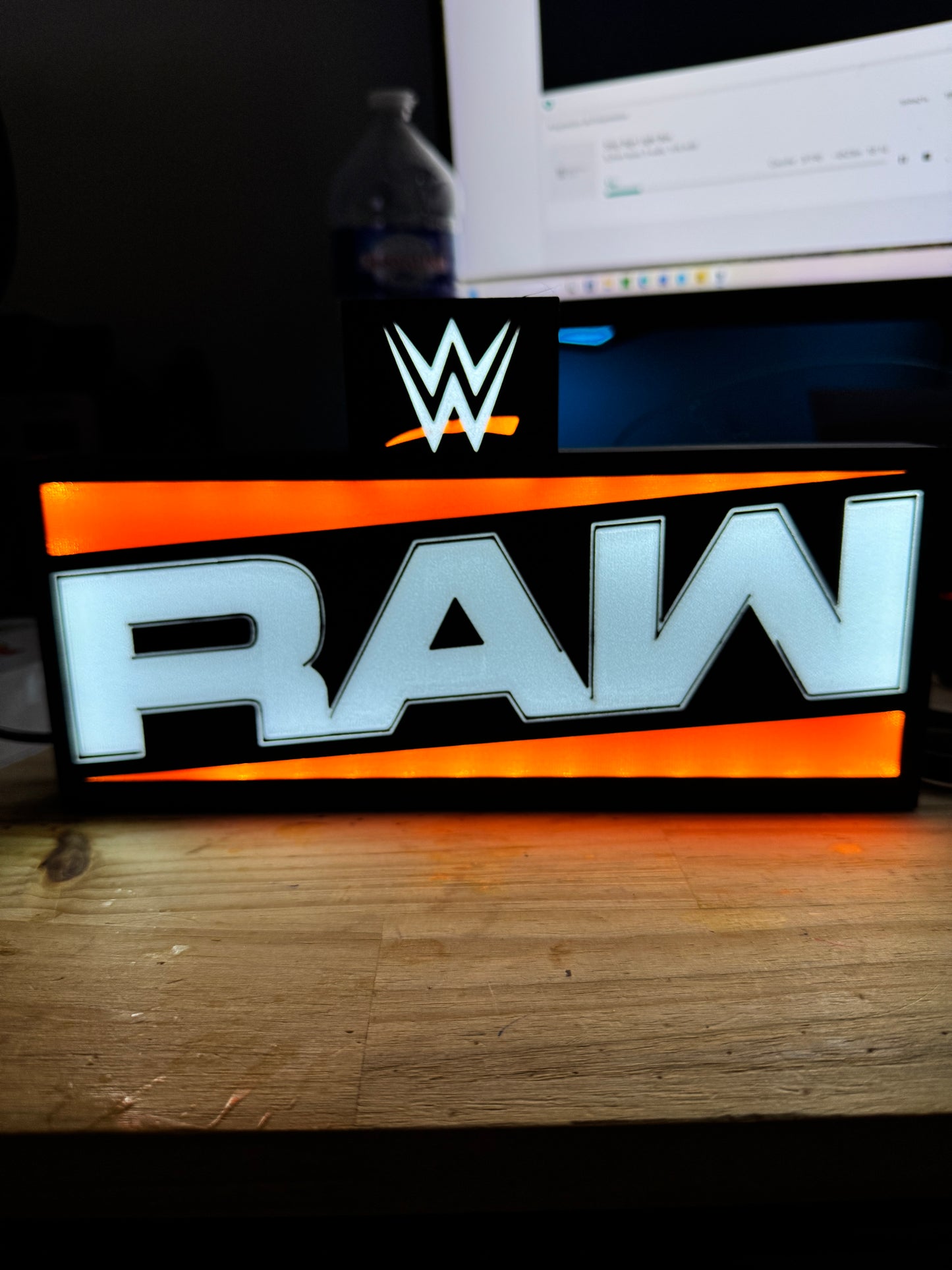 Lampe WWE RAW - Nouveau Logo Lightbox 3D LED | Design Noir, Blanc & Rouge | USB