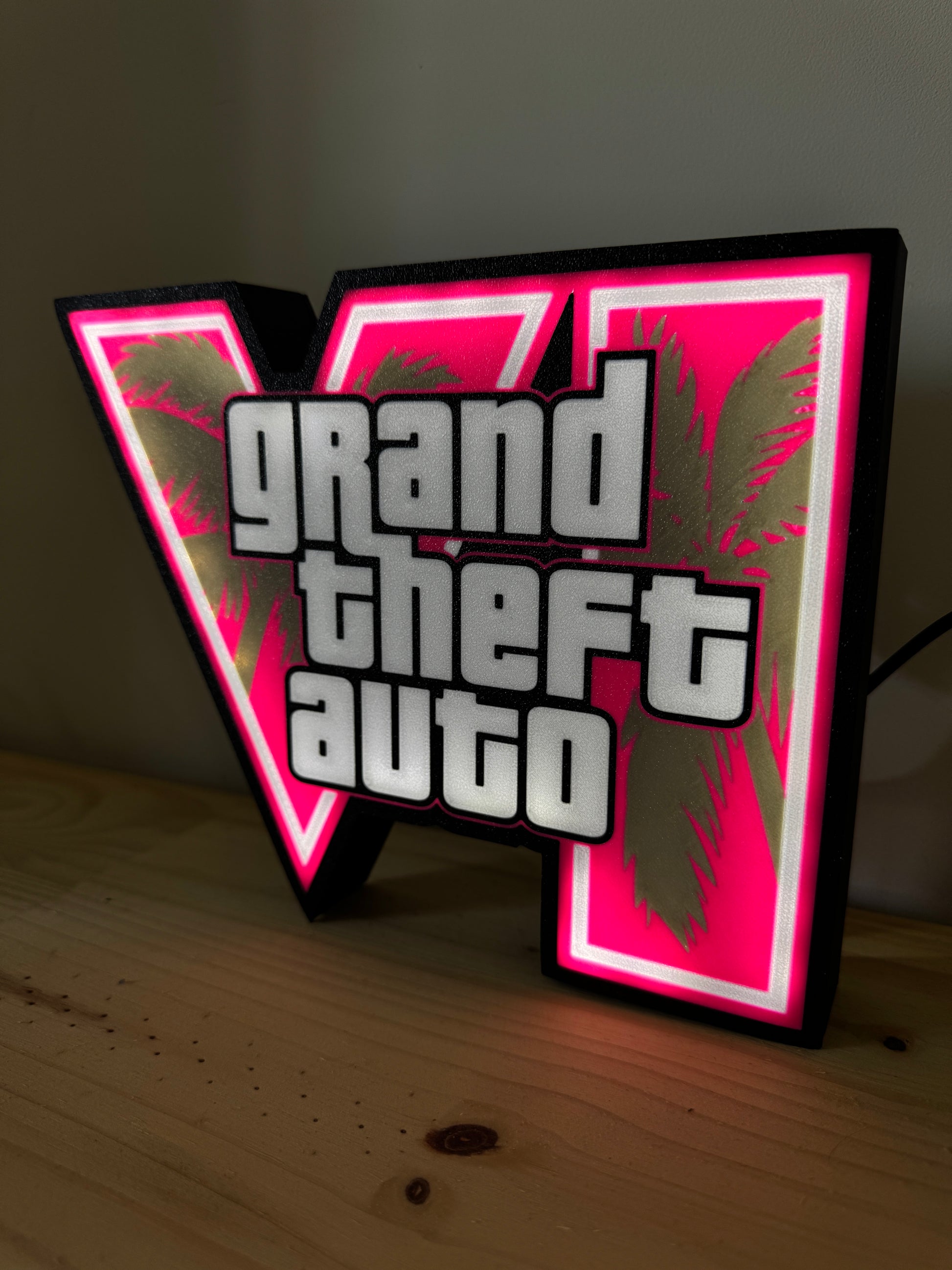 lampe LED gamer noire et blanche inspirée de GTA
