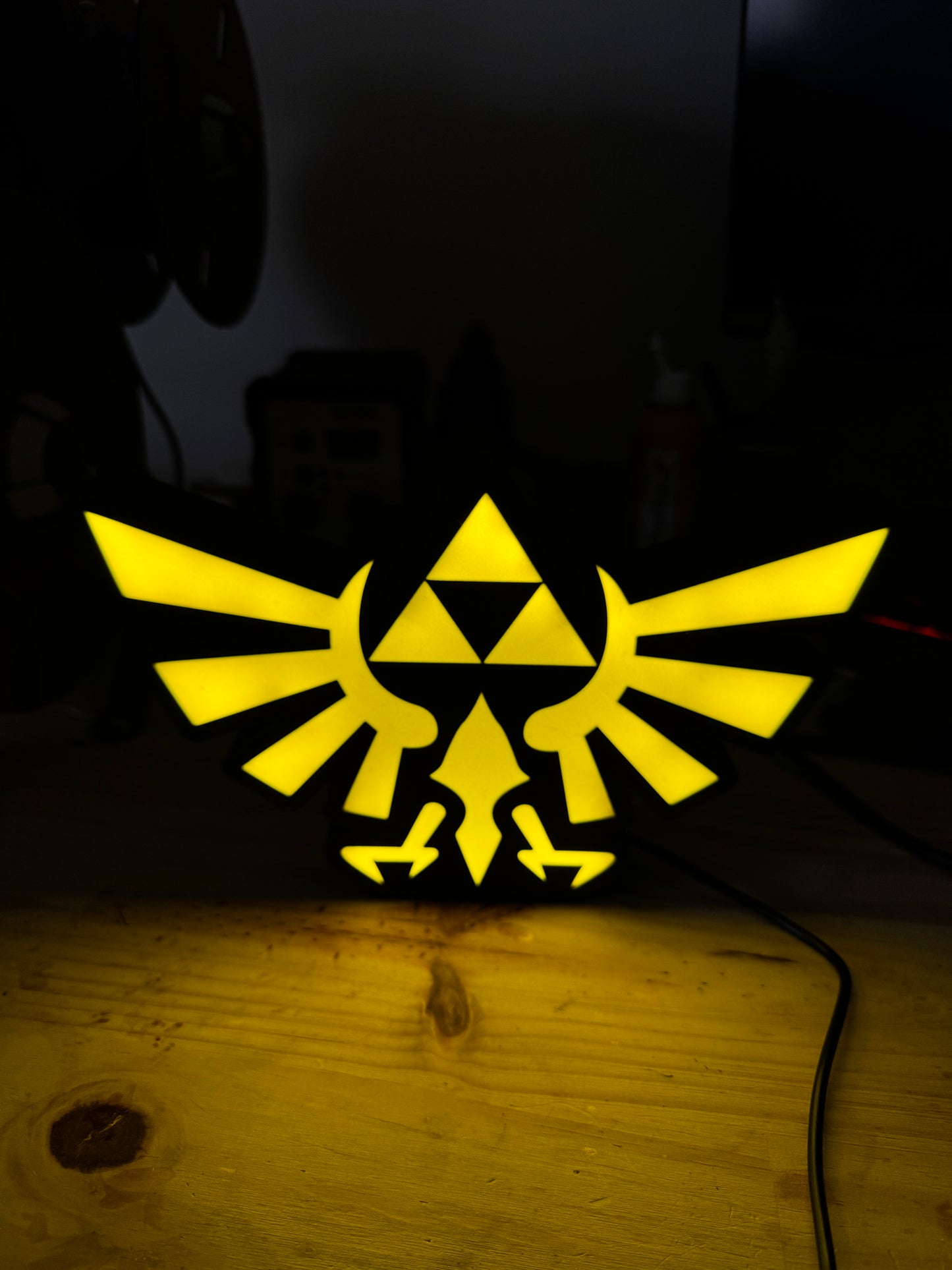 Logo Triforce jaune lumineux
