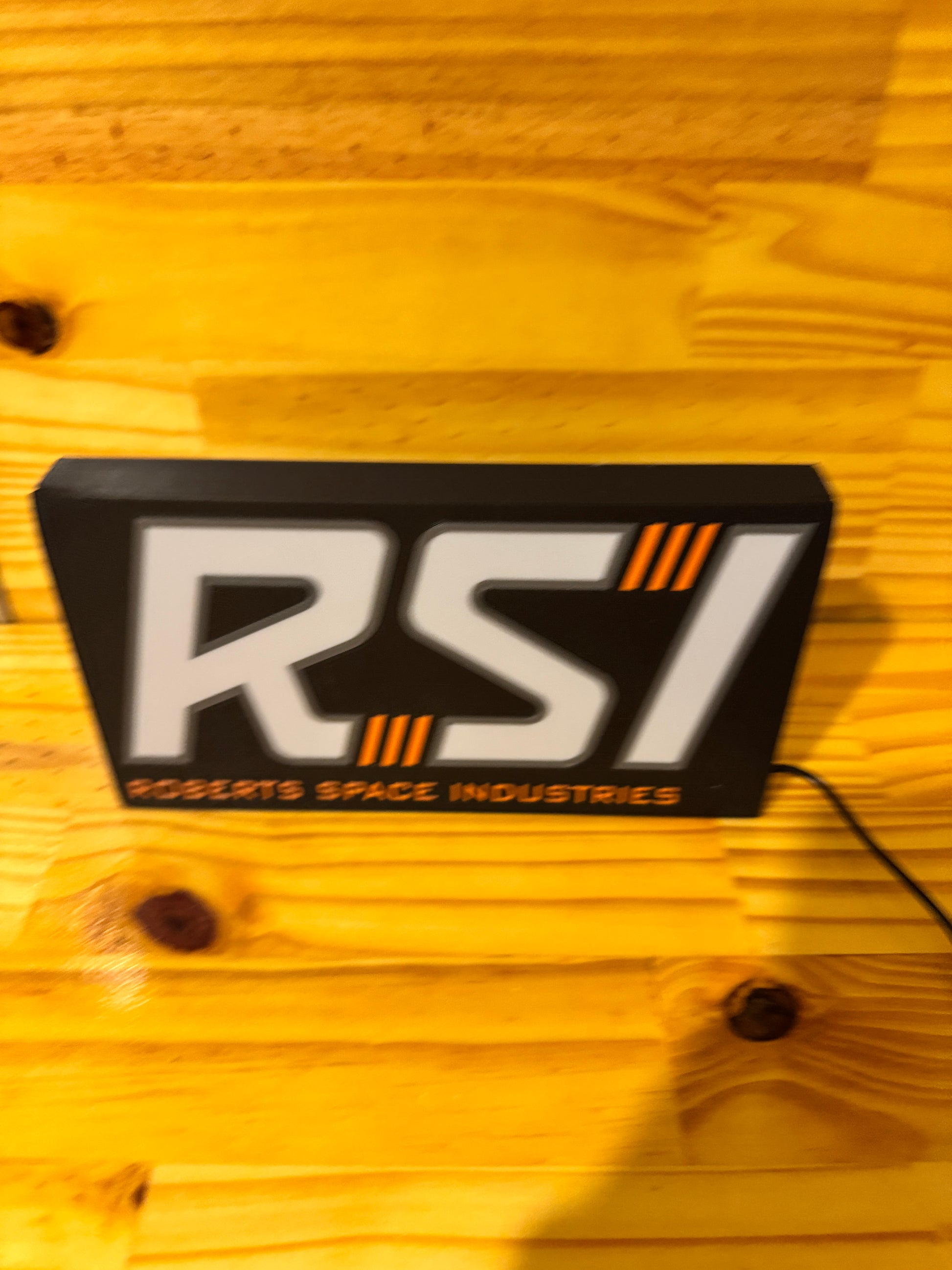 Lampe USB au style technique RSI
