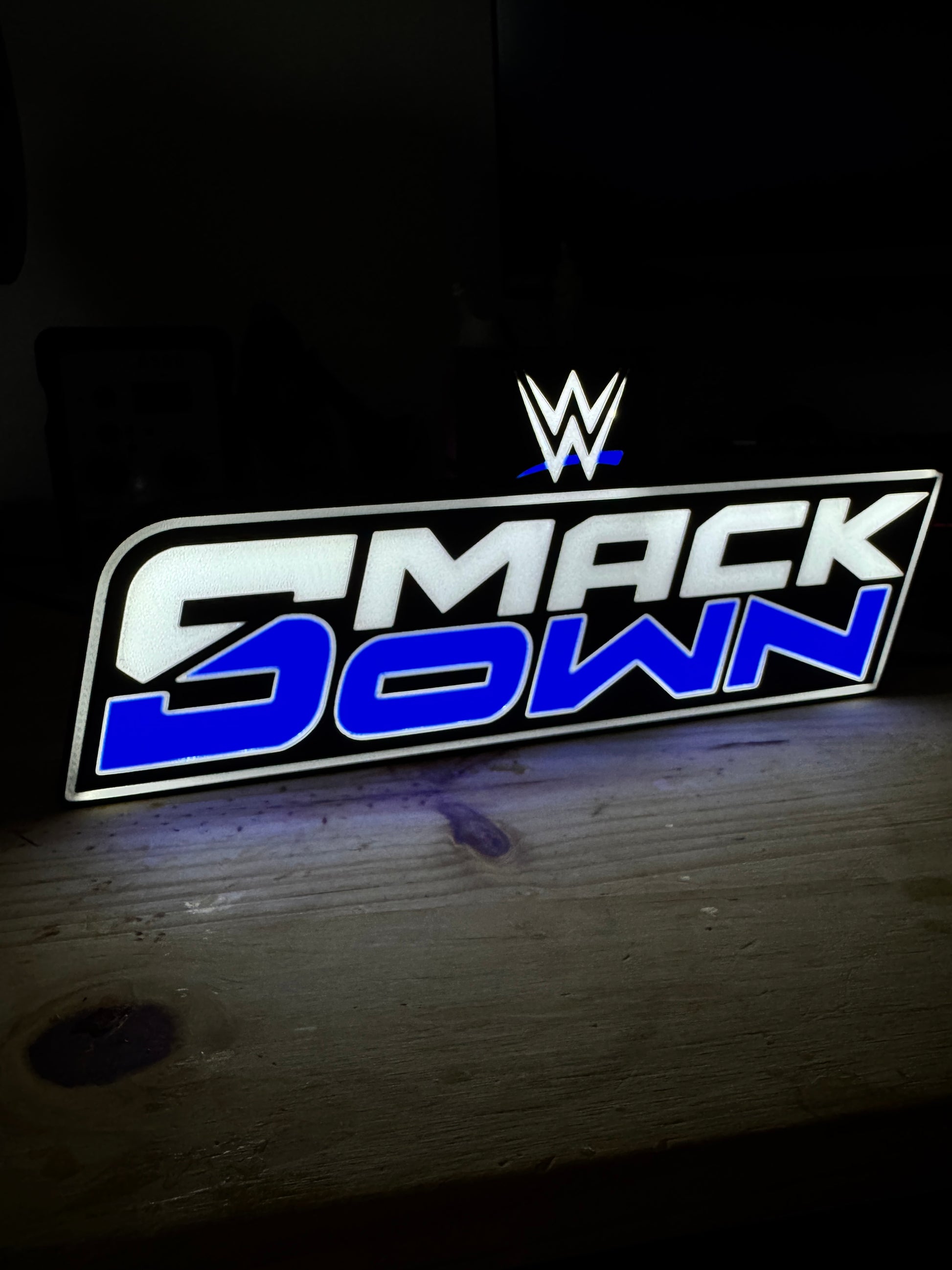 Veilleuse LED SmackDown nouvelle génération, idéale pour coin gaming.
