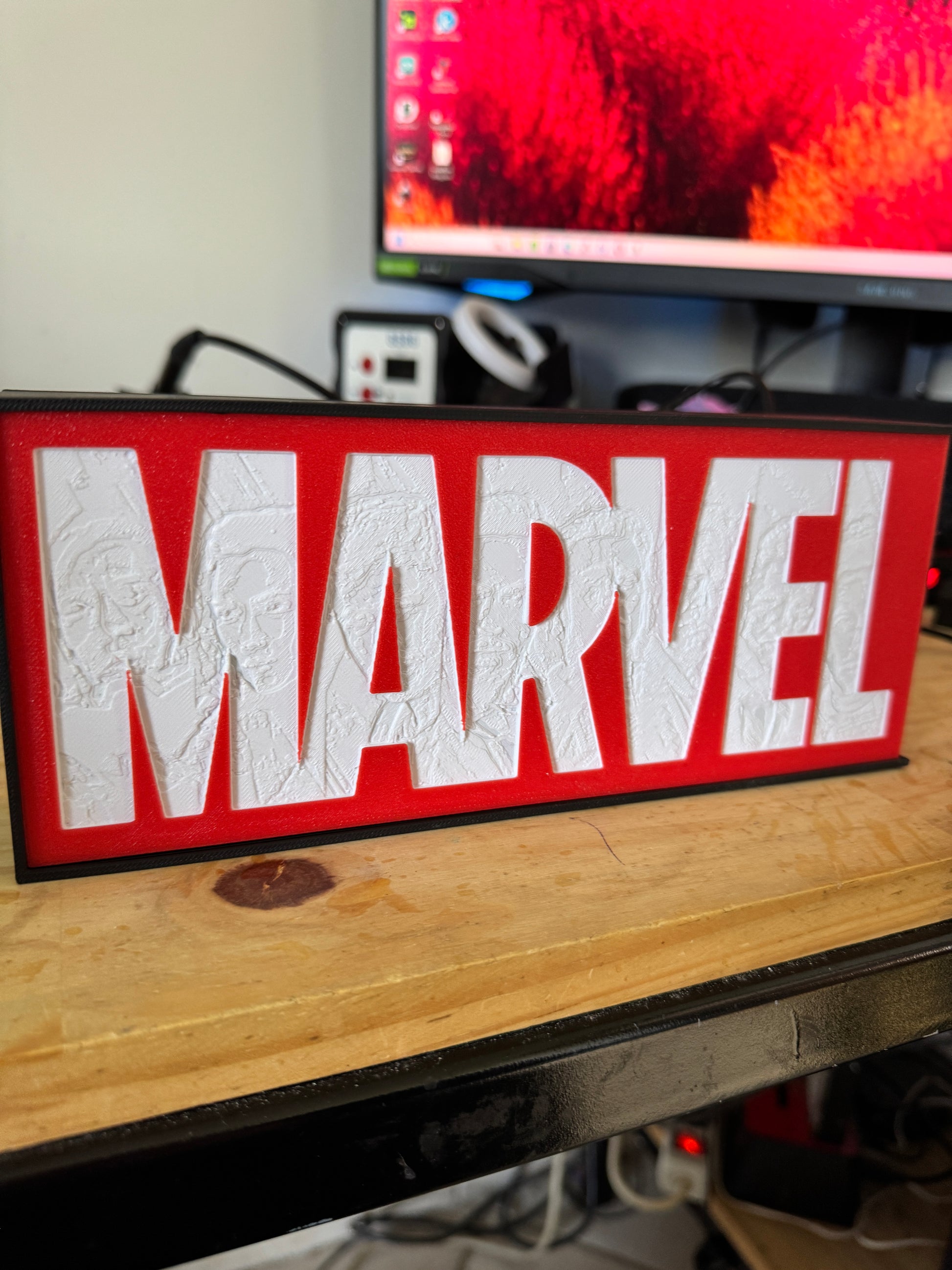 idée cadeau LED pour fan de Marvel
