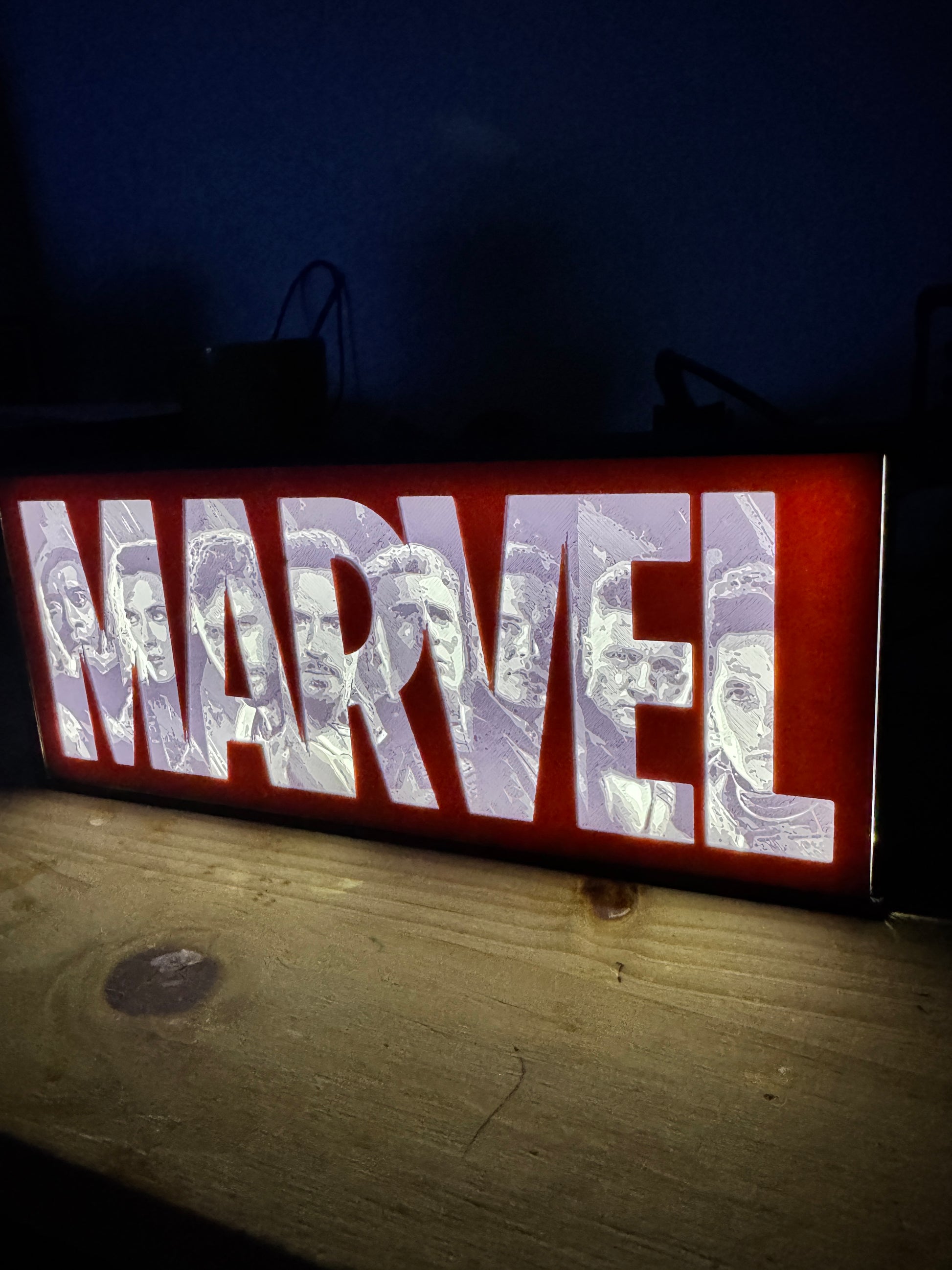 veilleuse LED héros Marvel en litophanie
