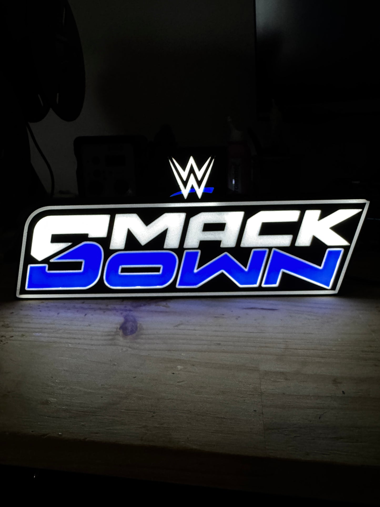 Lightbox WWE SmackDown, ambiance catch et sport.